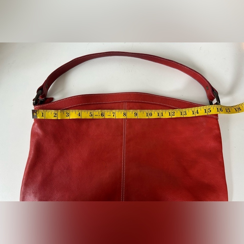 GOJI BRICK RED GENUINE LEATHER HOBO BAG. BRASS HARDWARE, RED ZIP. - Picture 7 of 8